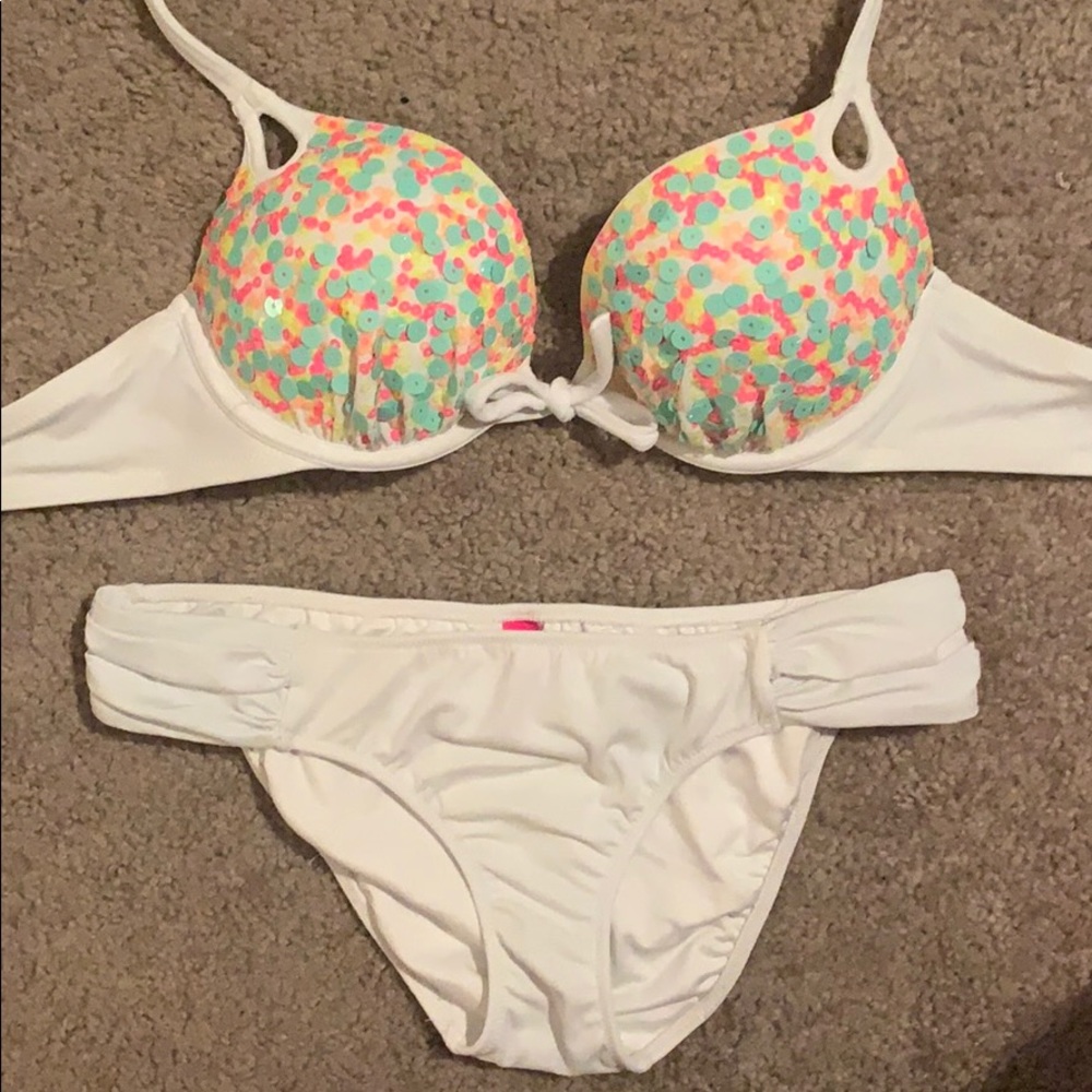 Victoria’s Secret Bikini - 32A, Small